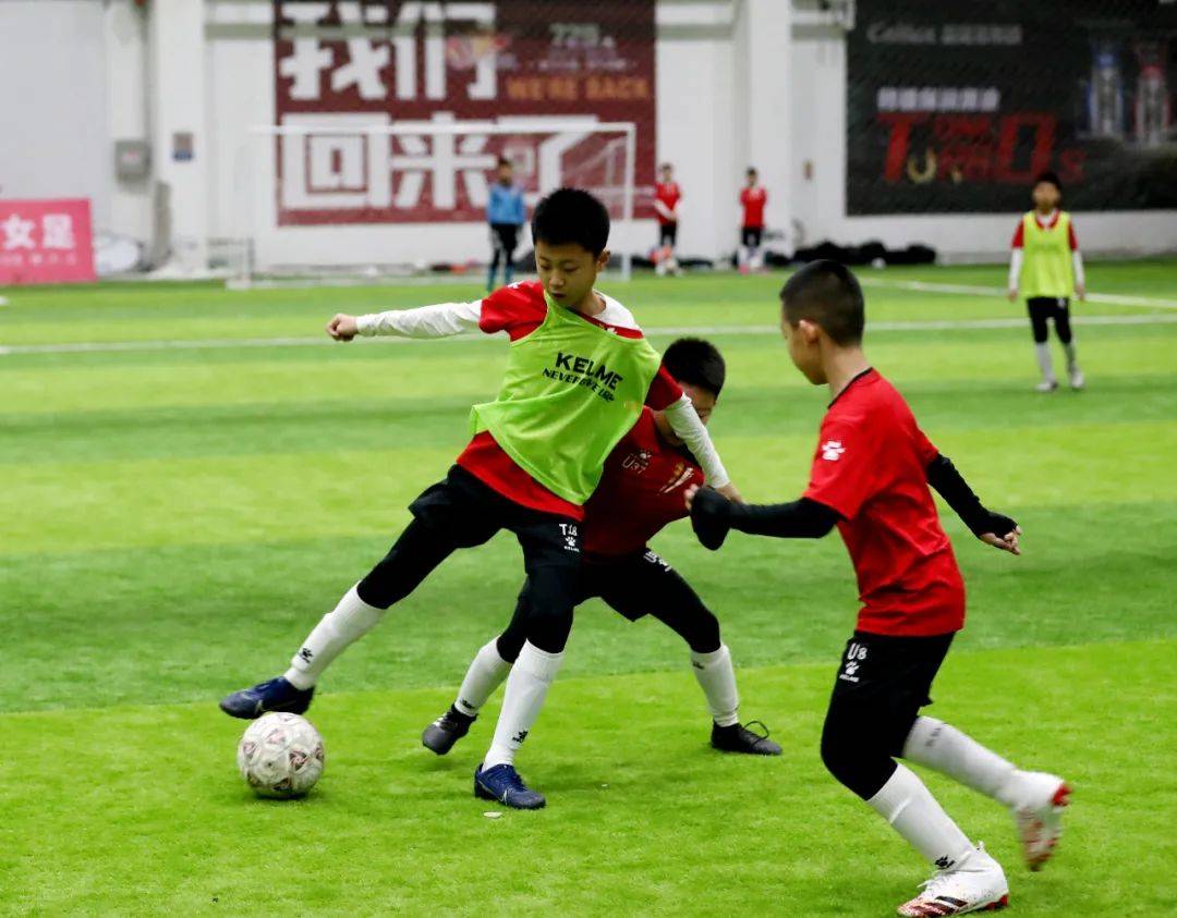 kaiyun下载-赛地聚焦：足总杯清晨热度飙升，广东宏远外线爆发，态度坚定，更衣室氛围转暖(广东宏远南京同曦缔造最乏味比赛)
