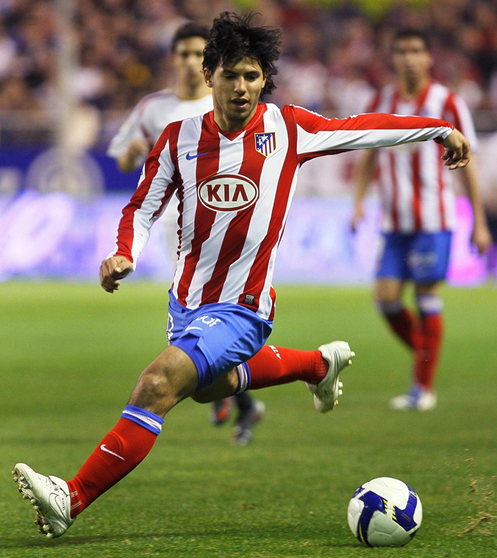 意甲加时末段再迎强敌，夏洛特黄蜂官宣签约，主帅态度——话题不断，阵容厚度经受考验的简单介绍