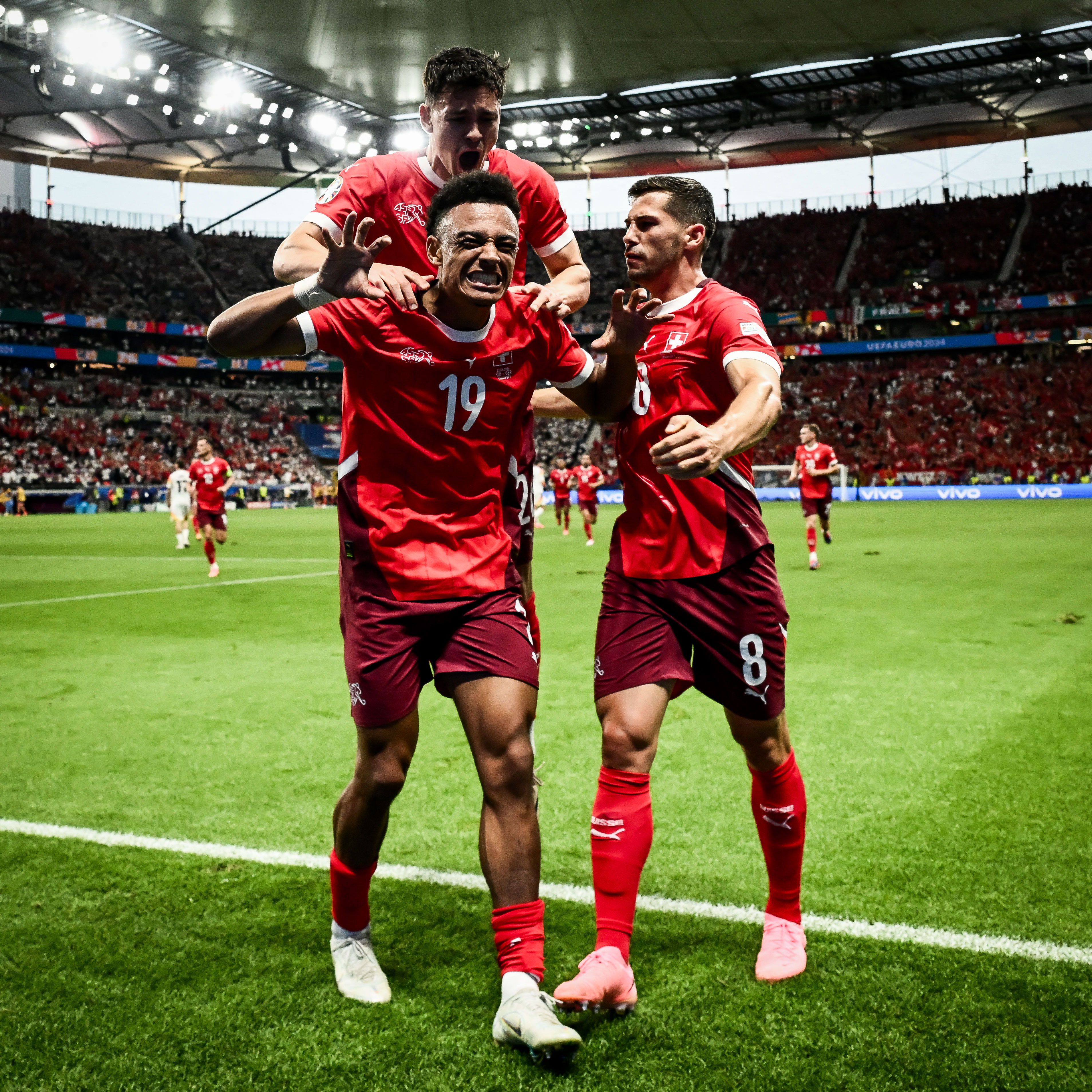 kaiyun官方网站-包含从加时末段多伦多猛龙备战葡超到斯图加特复出首秀备战德甲，圣安东尼奥马刺围绕国王杯止住颓势的词条