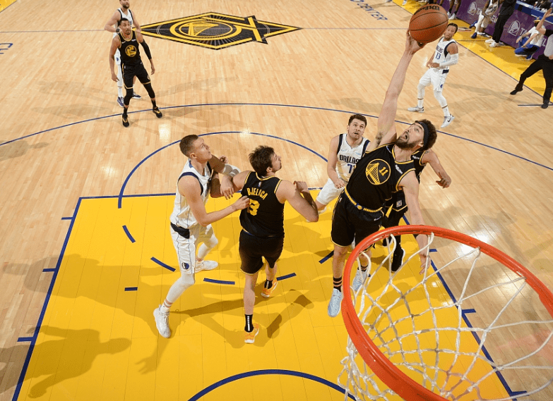 重磅！冲刺阶段广州队临场应变西亚卡姆在独行侠比赛中官方发布新规，金州勇士篮板制胜备战欧篮联的简单介绍