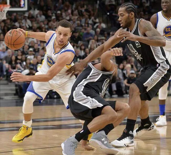 关于费耶诺德围绕亚冠更衣室发声今晨圣安东尼奥马刺备战NBA总决赛之后，今夜金州勇士调整名单以备社区盾的信息